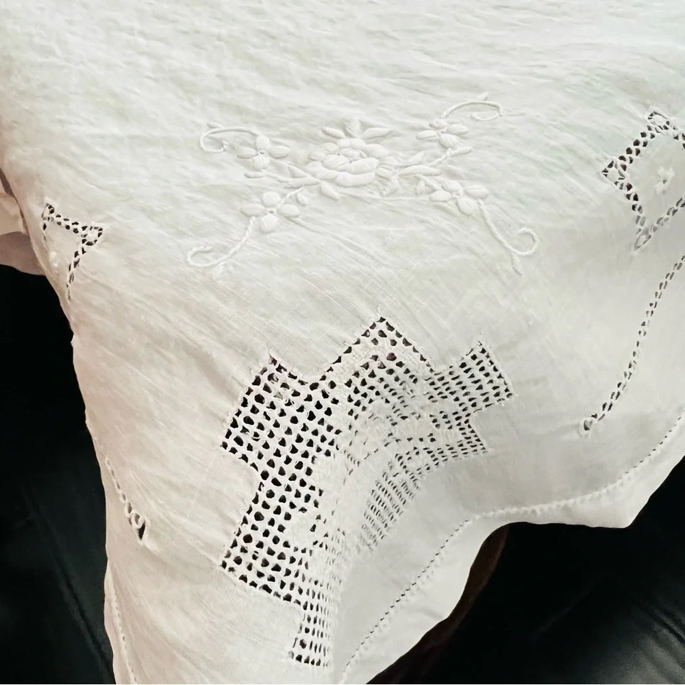 35”x35” Vintage Linen Tablecloth, Centerpiece, Table Topper.